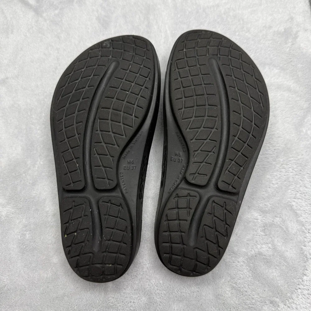 OOFOS OOlala Sandals Women's US 6 EU 37 Black Iridescent Recovery Flip Flops